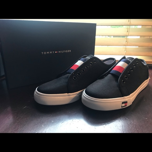 Tommy Hilfiger Sneakers size 7 - Picture 2 of 6